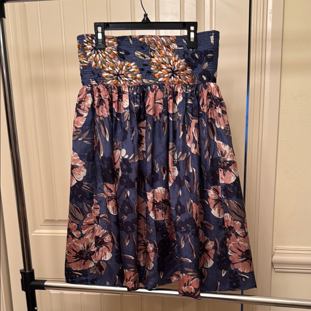 Castle Starr ballon style skirt Navy blue/ flower patten .